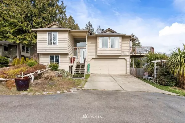 993 Puget DR E, Port Orchard, WA 98366