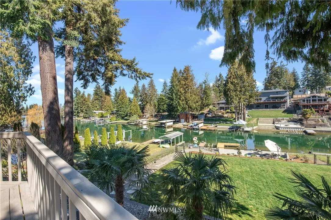 Lake Tapps, WA 98391,5109 West Tapps DR E