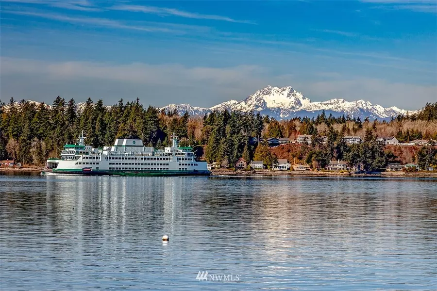 9325 South Beach DR NE, Bainbridge Island, WA 98110