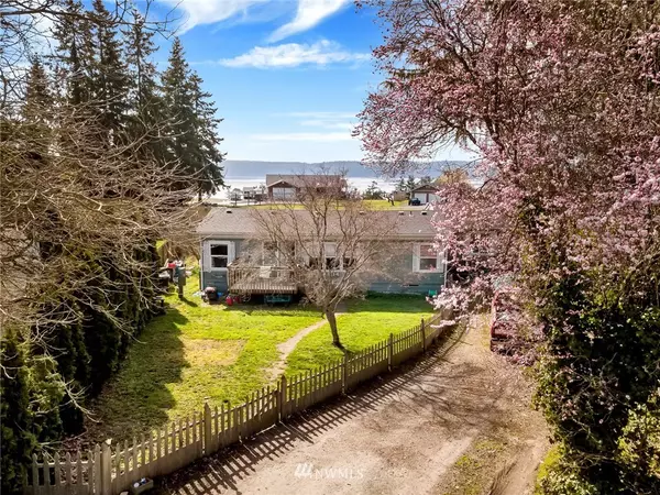 984 Gary LN, Camano Island, WA 98282