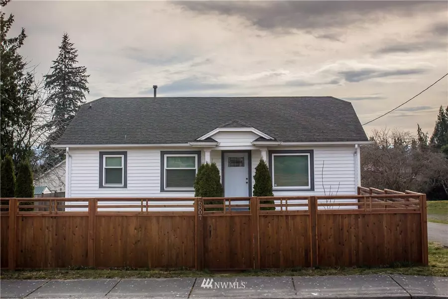 6807 Highland DR, Everett, WA 98203