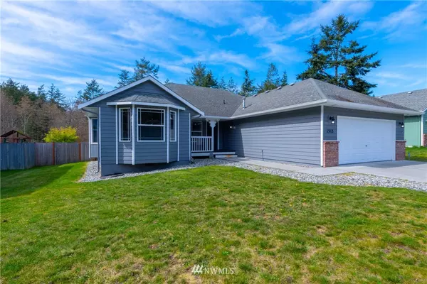 1313 Morning Mist LN, Oak Harbor, WA 98277