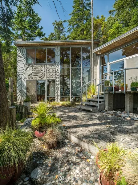 249 Ferry RD, Lopez Island, WA 98261