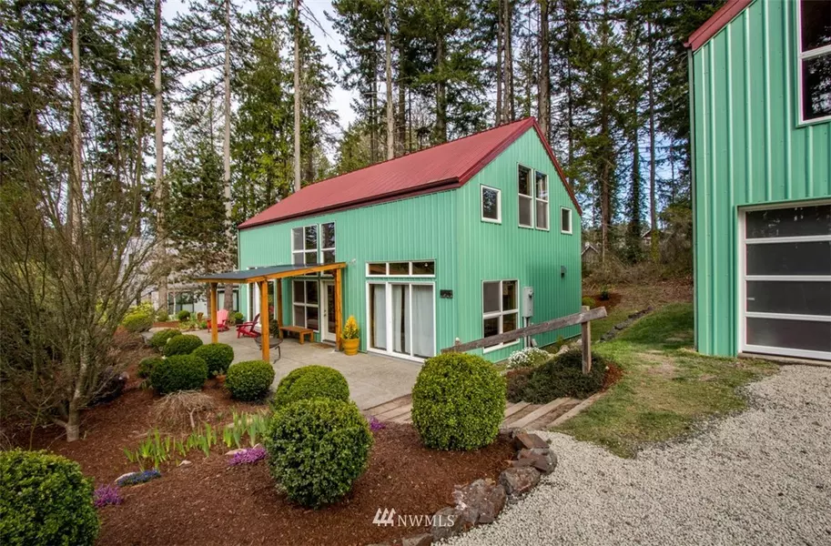 656 Moji LN NW, Bainbridge Island, WA 98110