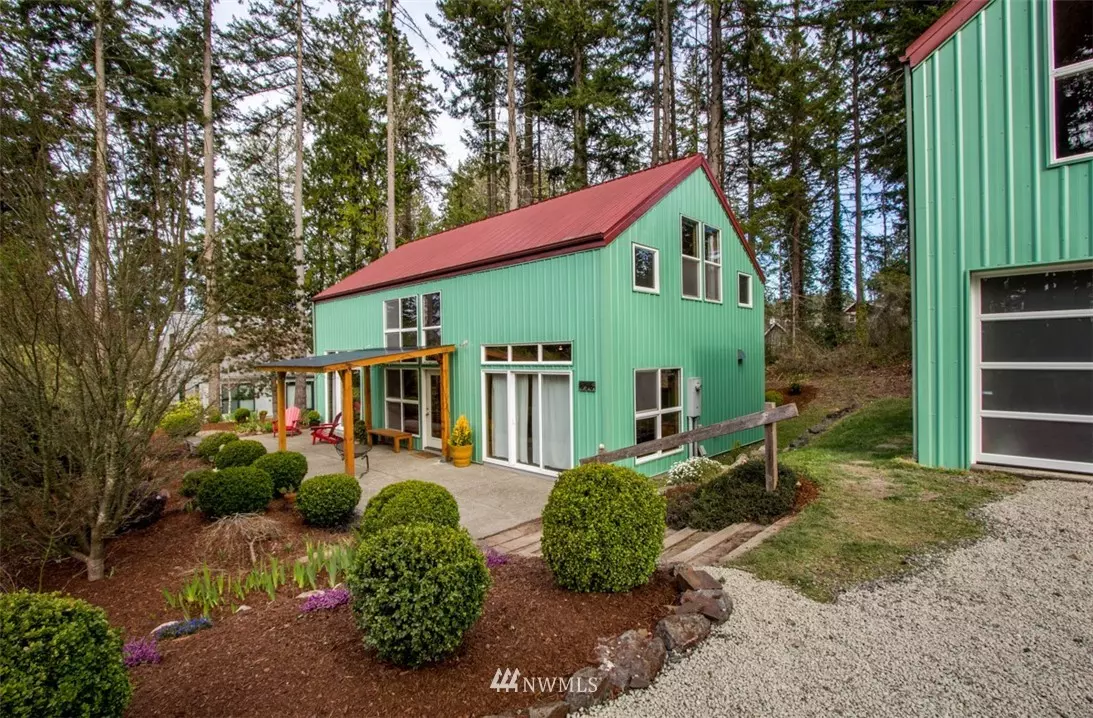 Bainbridge Island, WA 98110,656 Moji LN NW