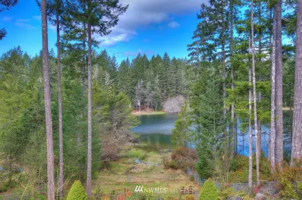 410 E Emerald Lake Drive E, Grapeview, WA 98546