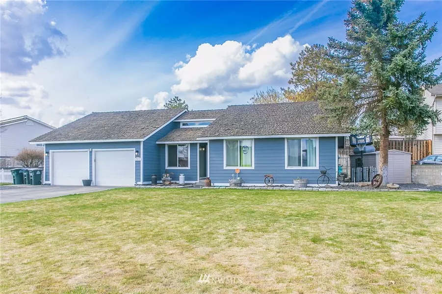 724 W Edgewater LN, Moses Lake, WA 98837