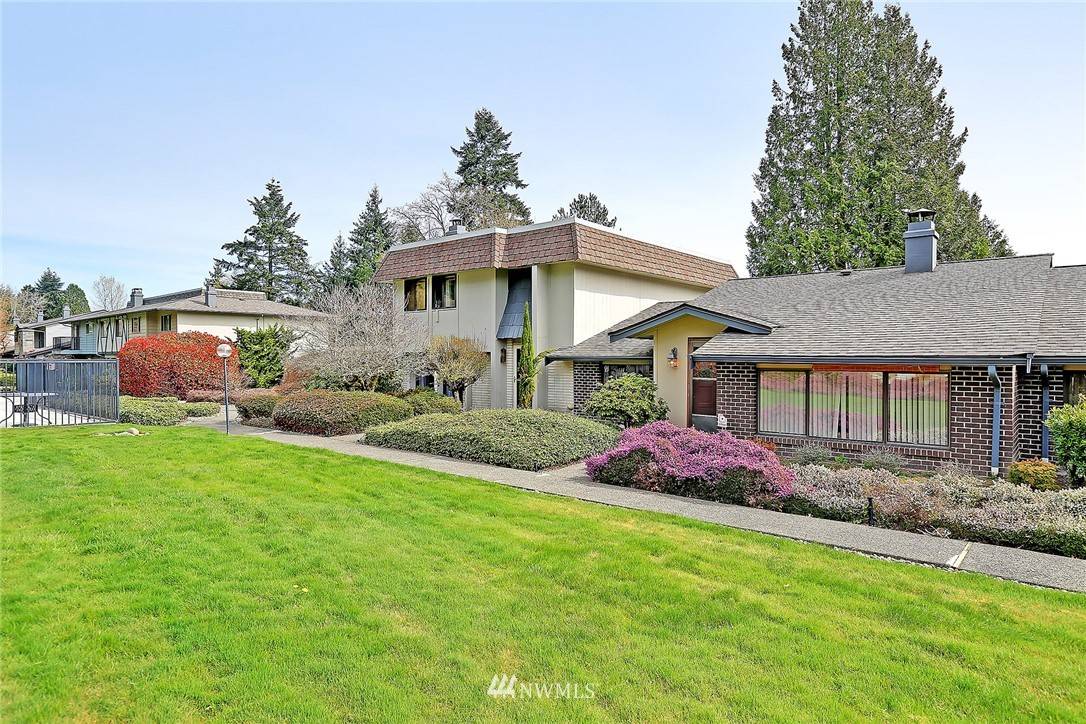 17050 Northup Way #34, Bellevue, WA 98008
