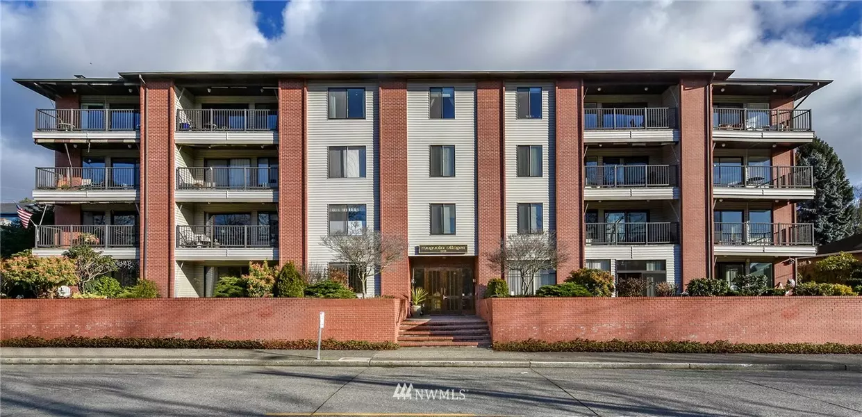 2858 32nd AVE W #305, Seattle, WA 98199