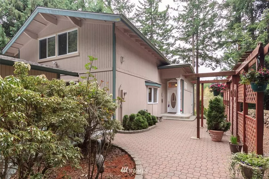 4904 W Tapps DR E, Lake Tapps, WA 98391