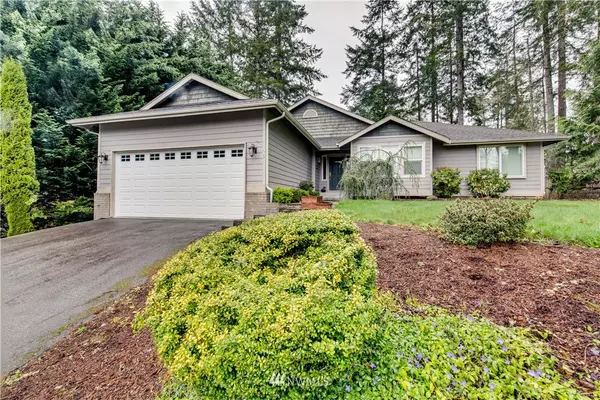 141 E Lake Forest DR, Allyn, WA 98524