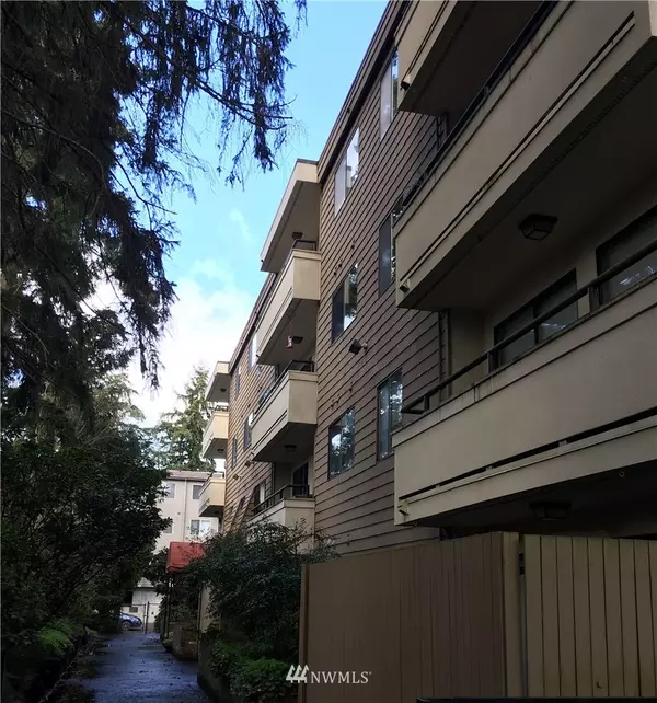 12341 35 AVE NE #402, Seattle, WA 98125