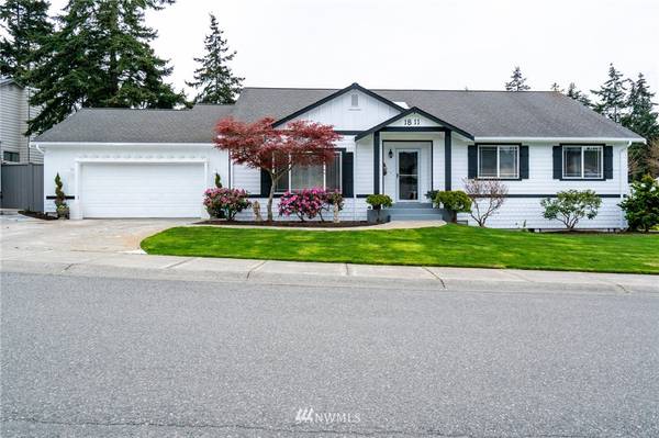 1811 SW Robertson DR, Oak Harbor, WA 98277