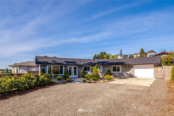 8047 Comox RD, Blaine, WA 98230