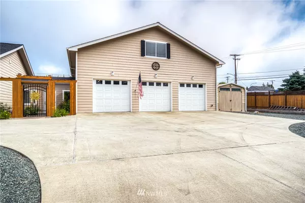 Anacortes, WA 98221,2206 13th ST