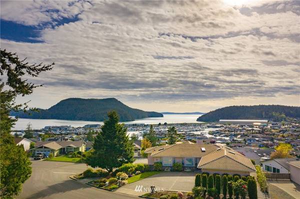 2007 Bradley DR, Anacortes, WA 98221