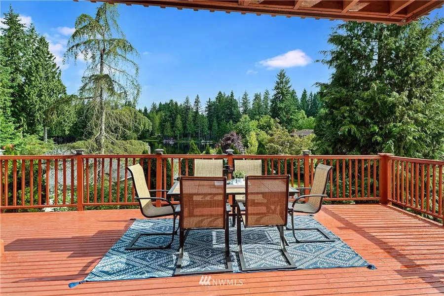 2049 E Beaver Lake DR SE, Sammamish, WA 98075