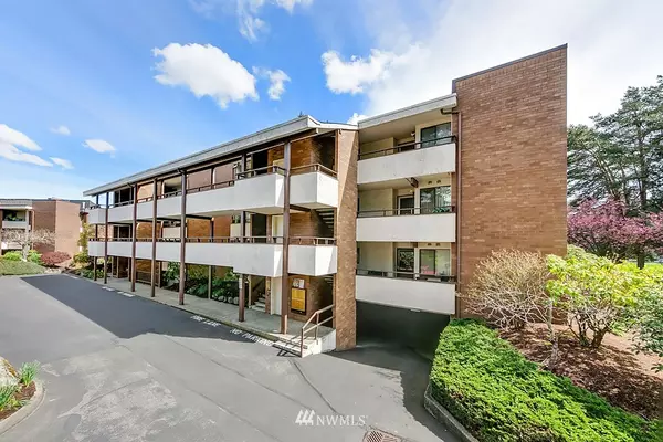 11003 Glen Acres DR S #D, Seattle, WA 98168