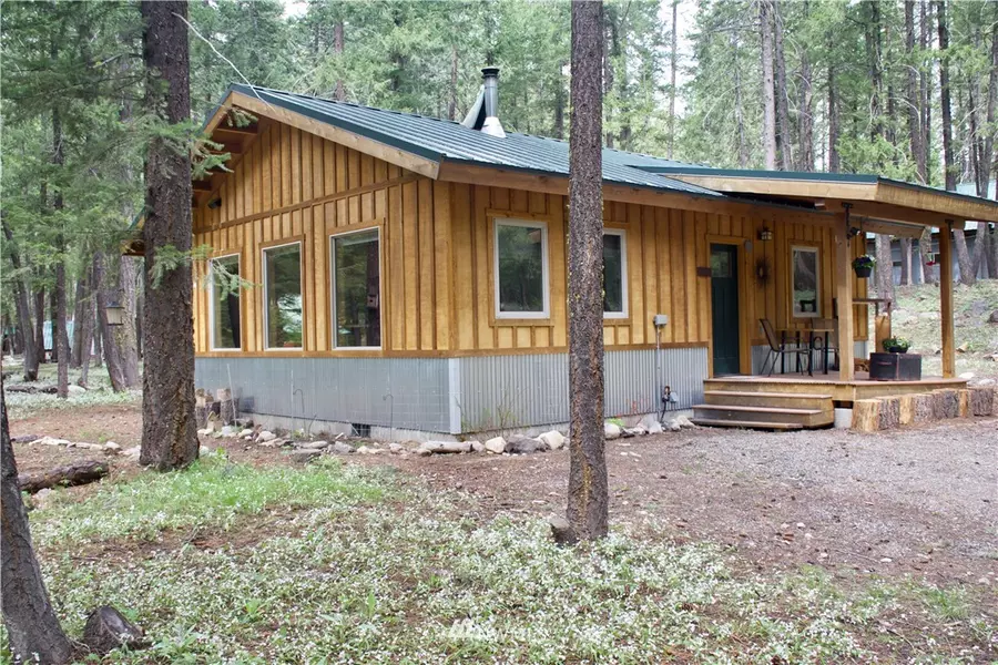 4 Rainbow Road, Mazama, WA 98833