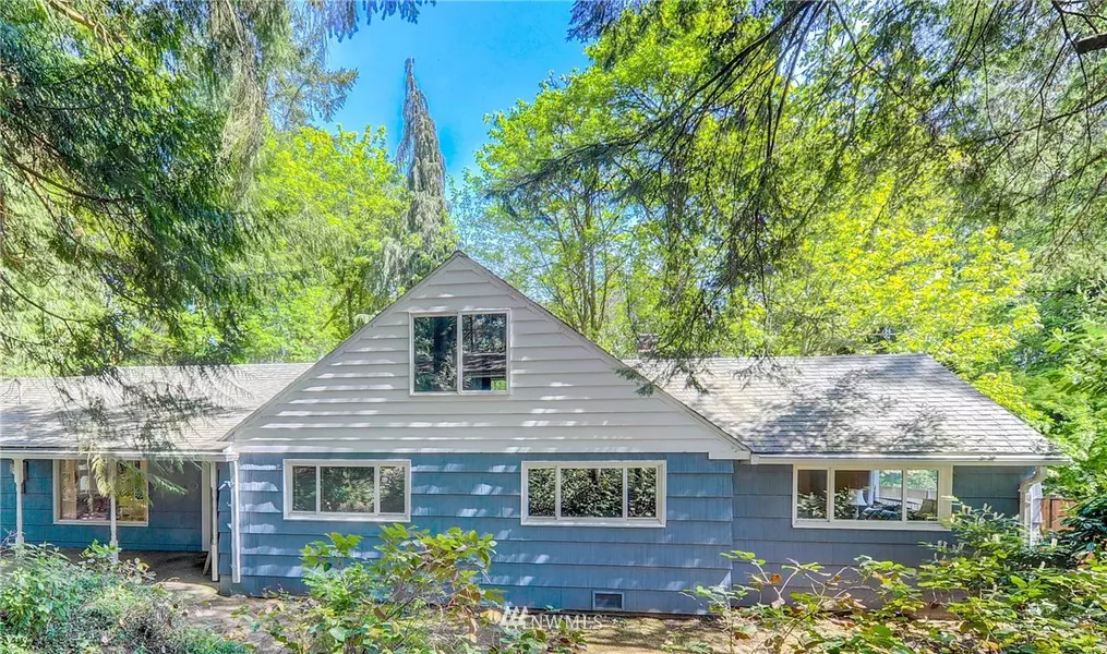 17036 37th AVE NE, Lake Forest Park, WA 98155