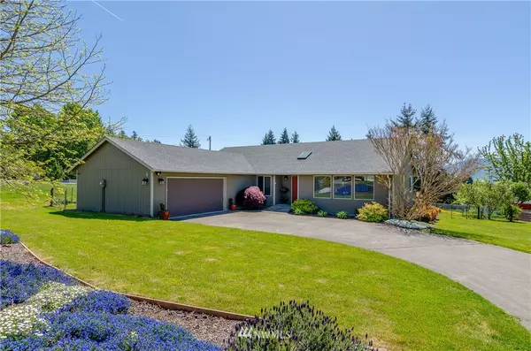 9 Cedar LN, Cathlamet, WA 98612