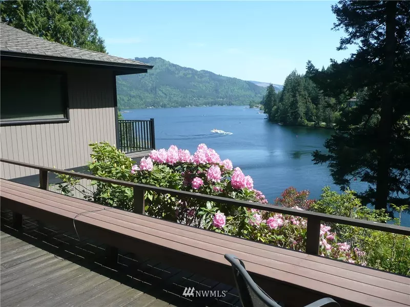 679 N Lake Samish DR, Bellingham, WA 98229