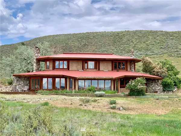 65 Lucky Horse LN, Winthrop, WA 98862