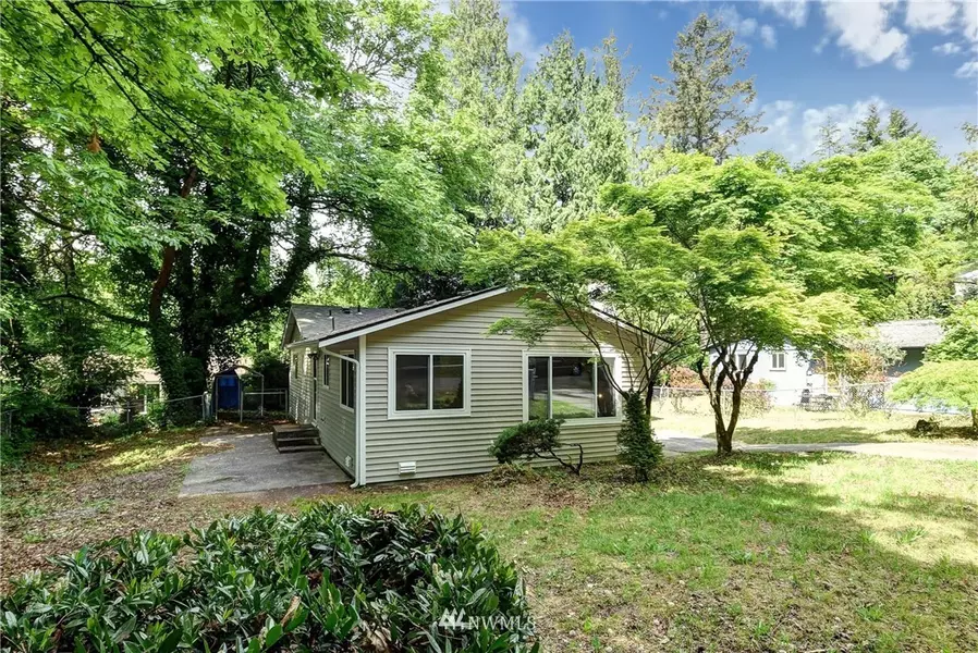 1612 S 252nd ST, Des Moines, WA 98198