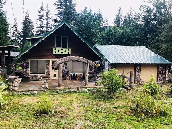 7957 Santa Fe TRL, Maple Falls, WA 98266