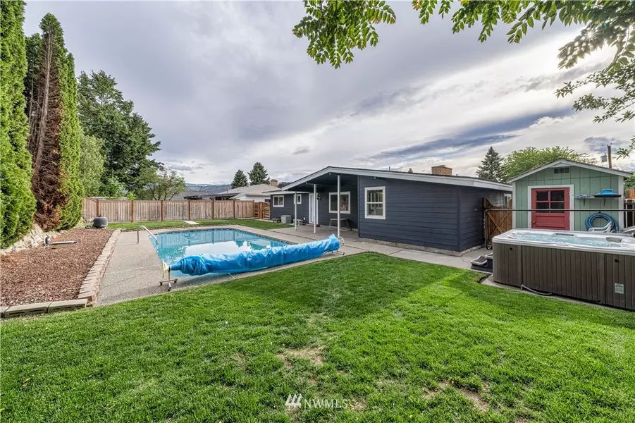 707 N Jennifer LN, East Wenatchee, WA 98802