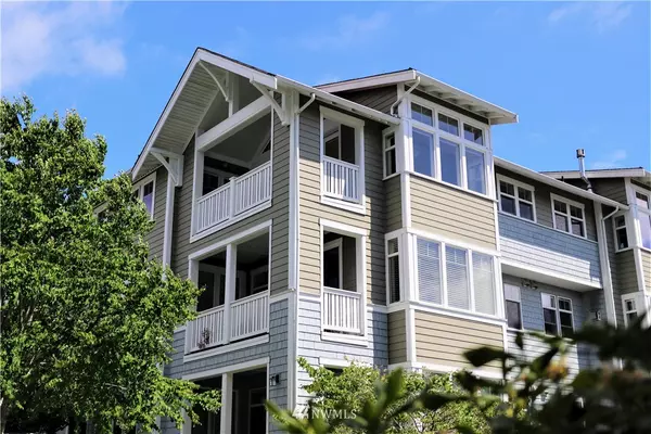 120 Hall Brothers LOOP NE #302, Bainbridge Island, WA 98110