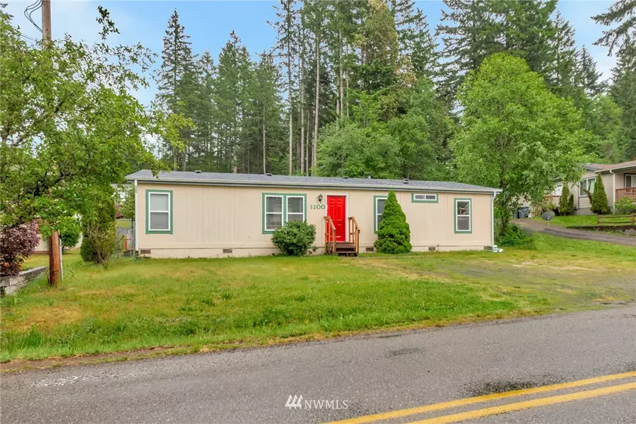 1100 E Trails End DR, Belfair, WA 98528