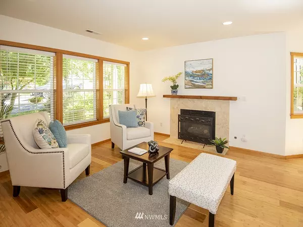 Bainbridge Island, WA 98110,729 Moji LN NW