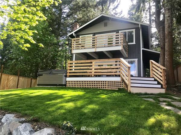 221 E Shore DR, Grapeview, WA 98546