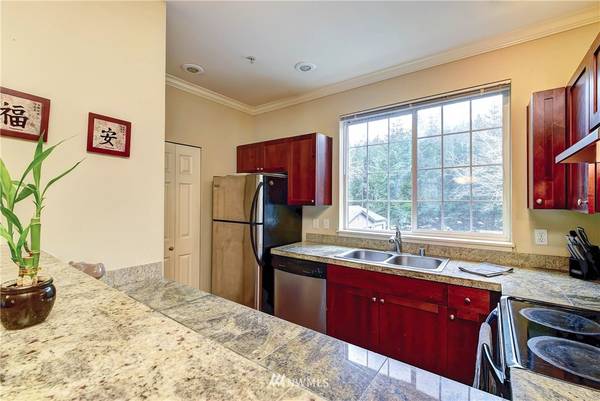 25025 SE Klahanie #L205, Sammamish, WA 98029