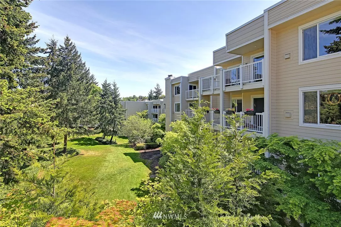 Mercer Island, WA 98040,2740 76th AVE SE #406