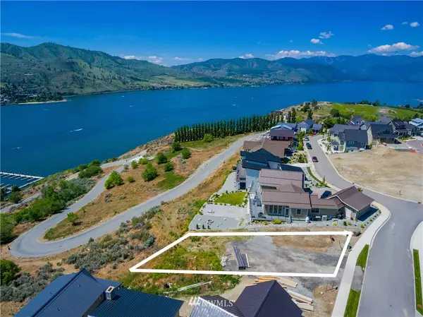 398 Porcupine LN, Chelan, WA 98816