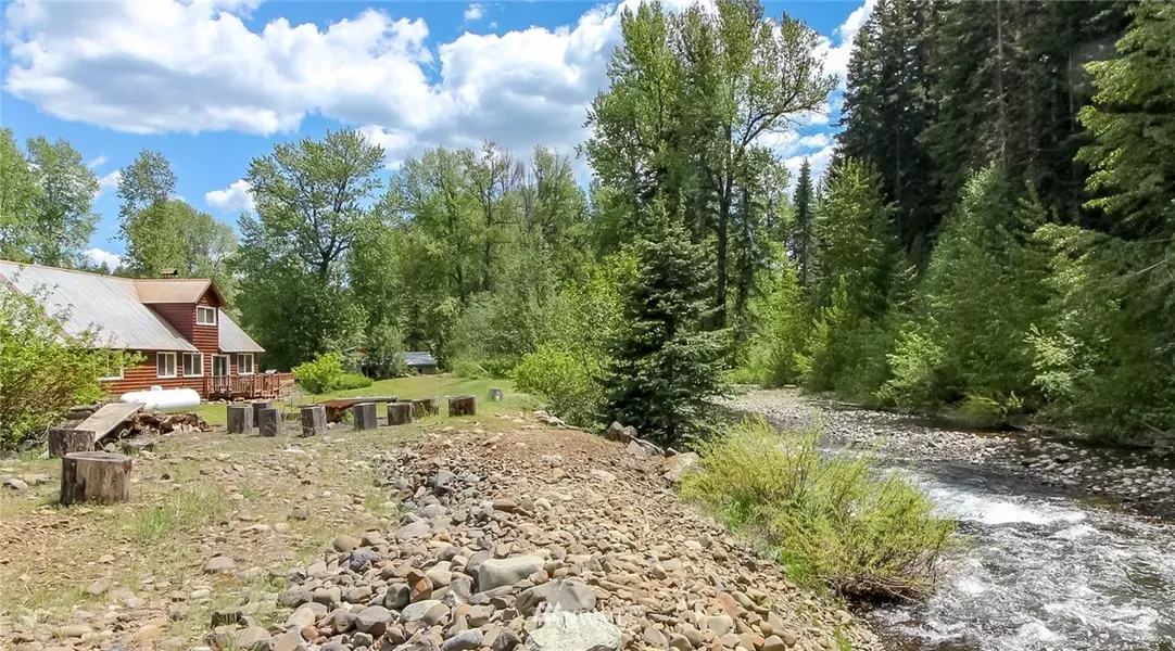 401 Middle Fork LN, Cle Elum, WA 98922