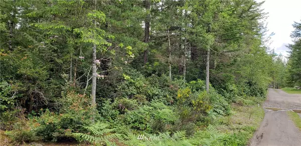 2751 Legend LN NW, Seabeck, WA 98380