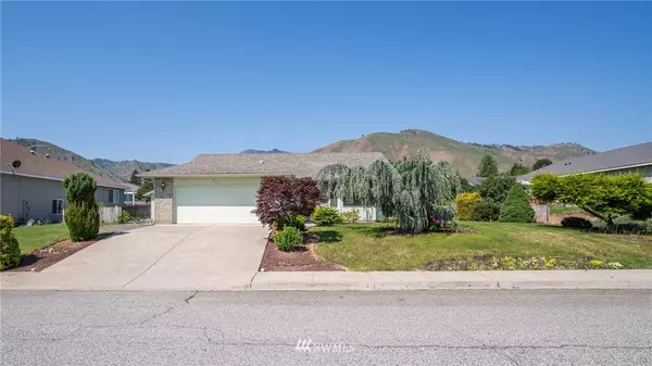 Wenatchee, WA 98801,520 Cedar Wood LN