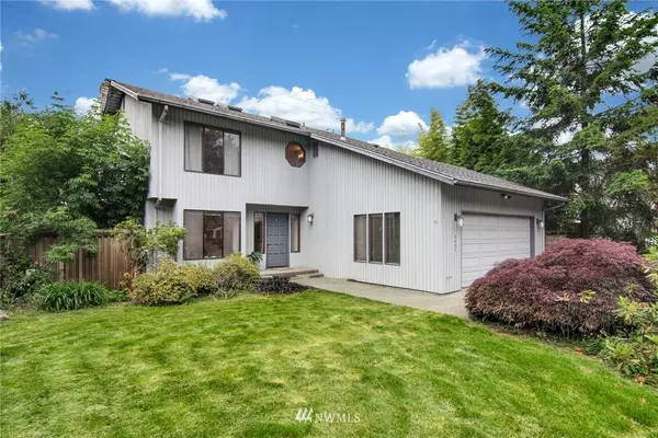 8407 NE 169th PL, Kenmore, WA 98028