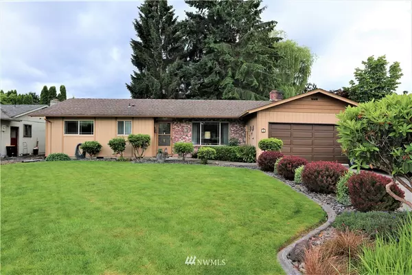 2 48th PL, Longview, WA 98632