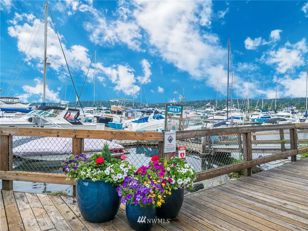 Kenmore, WA 98028,6121 NE 175th ST #A302