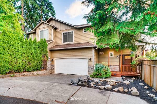 8233 NE 163rd PL, Kenmore, WA 98028