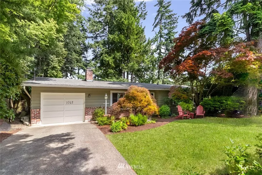 1042 Lovell AVE NW, Bainbridge Island, WA 98110