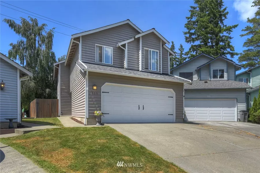 606 NE Flagstone LN, Bremerton, WA 98310