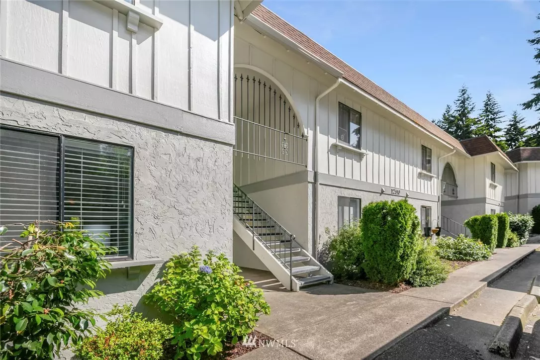 Kirkland, WA 98034,12510 NE 117th PL #B1