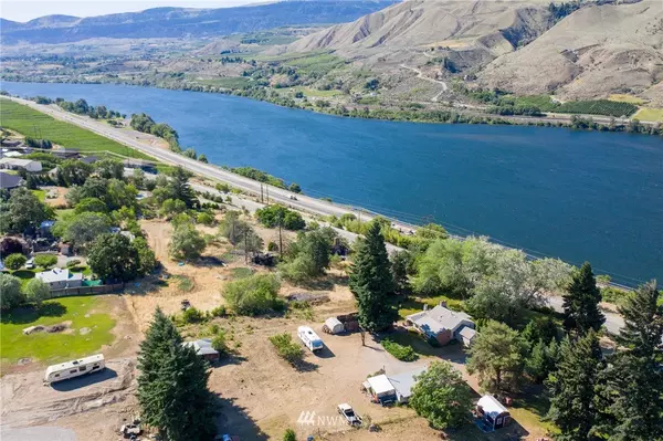 817 825, 835 Rock Island RD, East Wenatchee, WA 98802