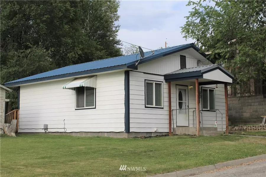 17 1st ST E, Tonasket, WA 98855