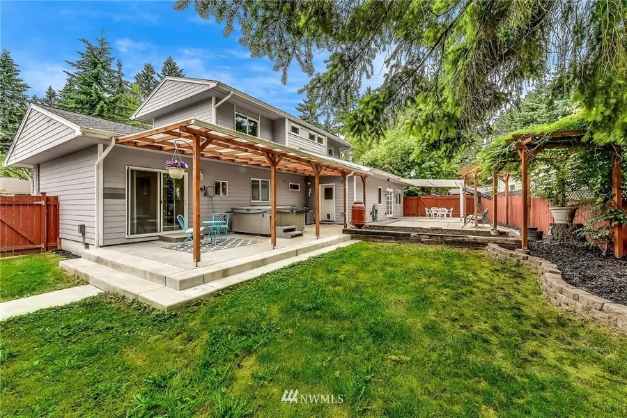 8706 NE 135th PL, Kirkland, WA 98034